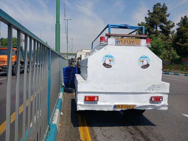 پاکسازی ۱۲۰۰۰ متر از نرده‌های ترافیکی خیابان خاوران 