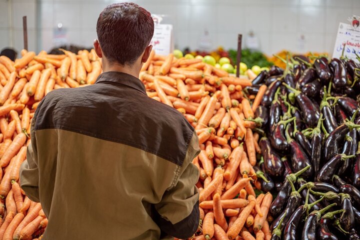 سبزیجات ۳۲ درصد ارزانتر از سطح شهر در میادین و بازارهای میوه و تره‌بار به فروش می‌رسد