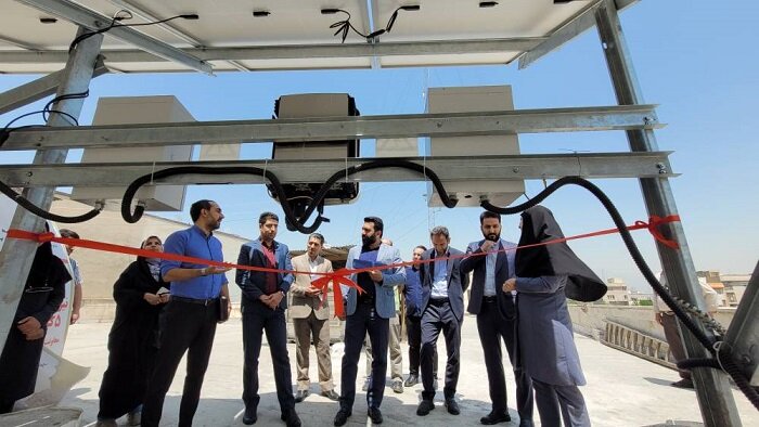 افتتاح و بهره برداری از نیروگاه خورشیدی ۵ کیلوواتی در منطقه ۱۷