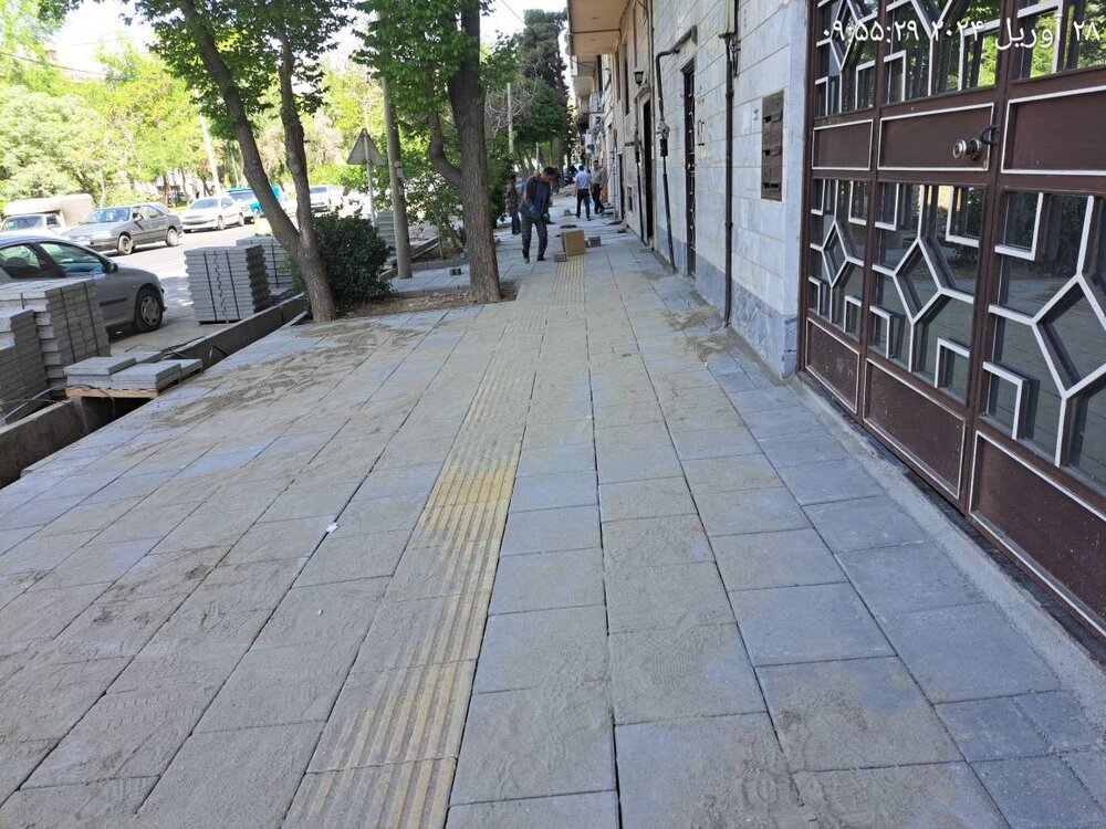 پیاده‌روسازی خیابان عزیزخانی کیانشهر به مساحت ۴۰۰۰ مترمربع 