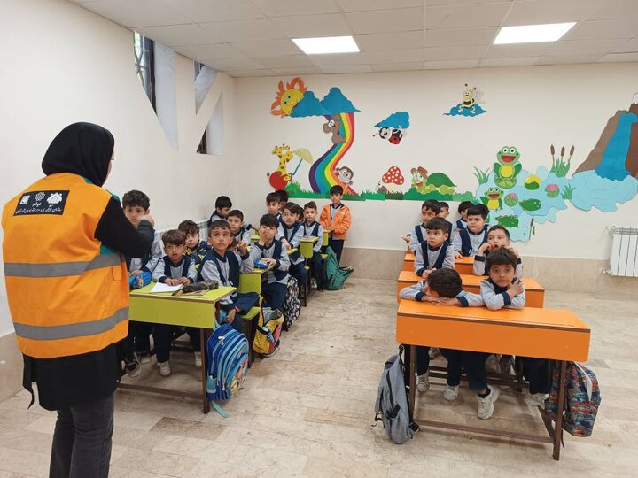 مانورهای آموزشی ایمنی مدارس در مقابل زلزله در منطقه ۱۵ آغاز شد