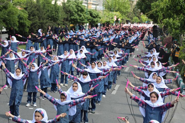 برگزاری اجتماع ورزشی دختران شهر تهران در منطقه۸‌