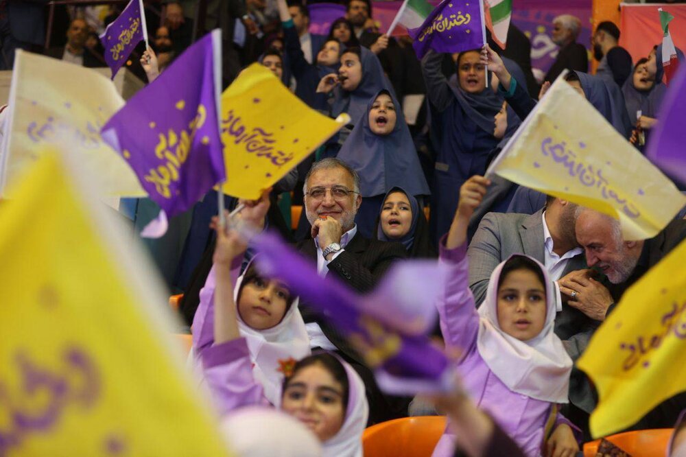زاکانی: شما دختران آینده ایران را می‌سازید/ آیت الله رییسی: معتقدیم زنان هم باید محور خانواده باشند و هم در عرصه اجتماعی نقش‌آفرین باشند