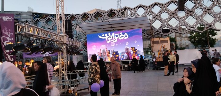 جشن بزرگ " دختر ایران" در میدان آیینی امام حسین (ع) برگزار شد