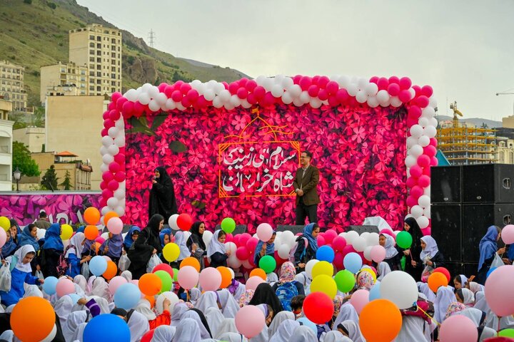  جشن بزرگ ۴۰۰۰ نفری دختران آینده‌ساز در منطقه یک برگزار شد