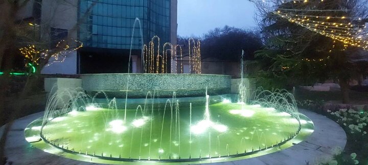 آبنمای ضلع شمال میدان نیاوران روشن شد