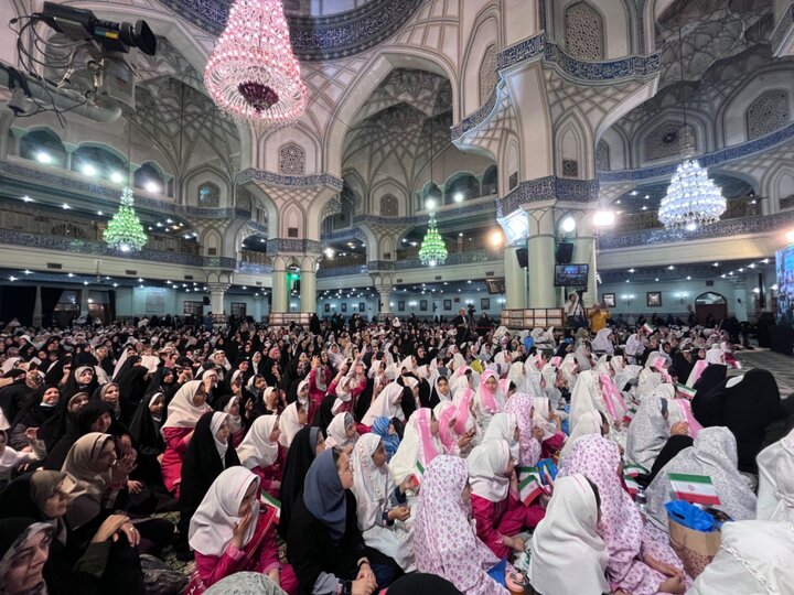 اجتماع ۴ هزار نفری دختران شهرری در آستان حضرت عبدالعظیم(ع) برگزار شد