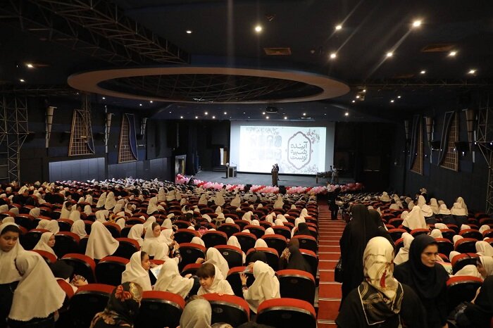 جشن بزرگ یکهزار نفری دختران" آینده شبیه توست" در منطقه۲ برگزار شد