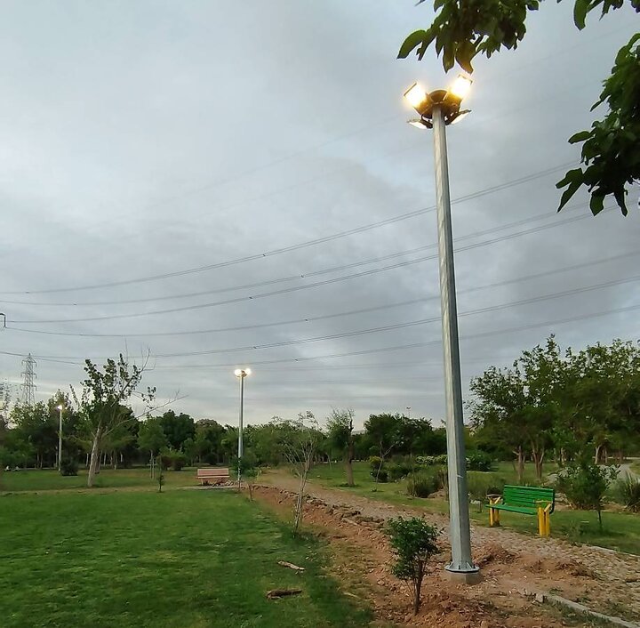 نصب ۴۷  پایه چراغ روشنایی در بوستان‌های منطقه ۱۵