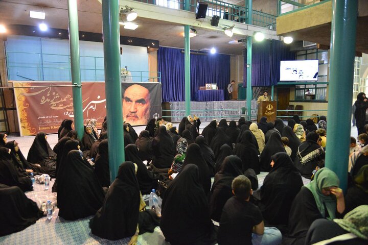 تور تاریخی و انقلابی «کوچه آفتاب» برگزار شد