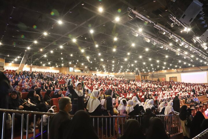 برگزاری جشن بزرگ «دختران ماه» با حضور ۲۰۰۰ نفر در منطقه ۱۶