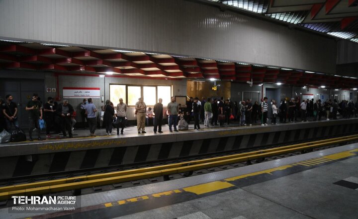 خدمات‌رسانی در ایستگاه‌های خط ۵ مترو بجز ارم سبز تا صادقیه