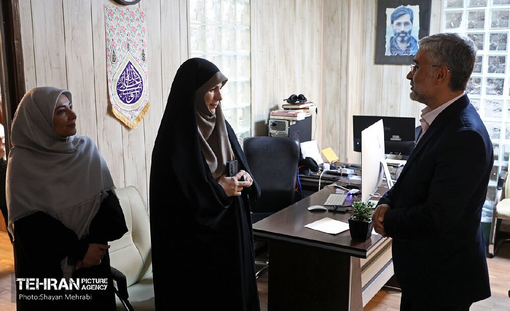 بازدید اردبیلی از مرکز ارتباطات و امور بینالملل شهرداری تهران