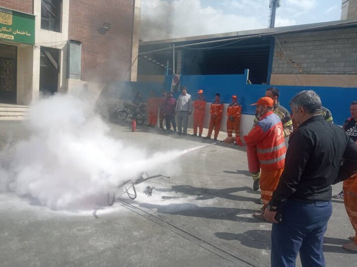 برگزاری کارگاه آموزشی اطفاء حریق ویژه کارگران خدمات شهری 