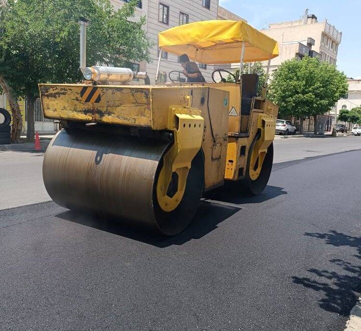 اجرای ۳۸۰۰ مترمربع روکش مکانیزه آسفالت در ناحیه ۳ منطقه ۱۵