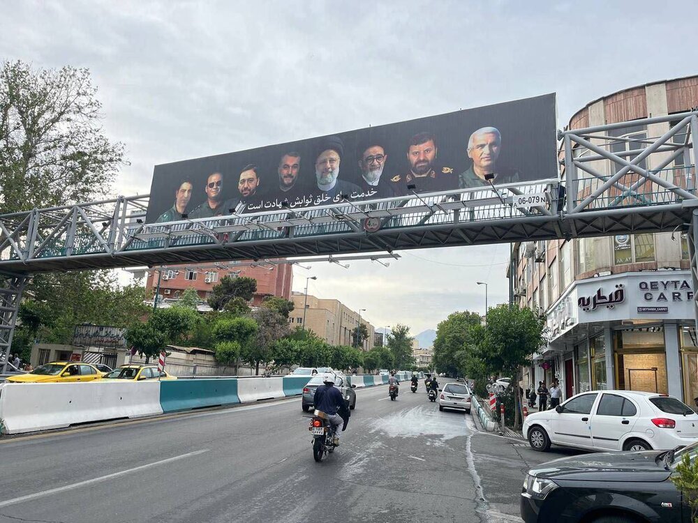 اکران تصاویر شهدای خدمت ارتش در بیلبوردهای پایتخت