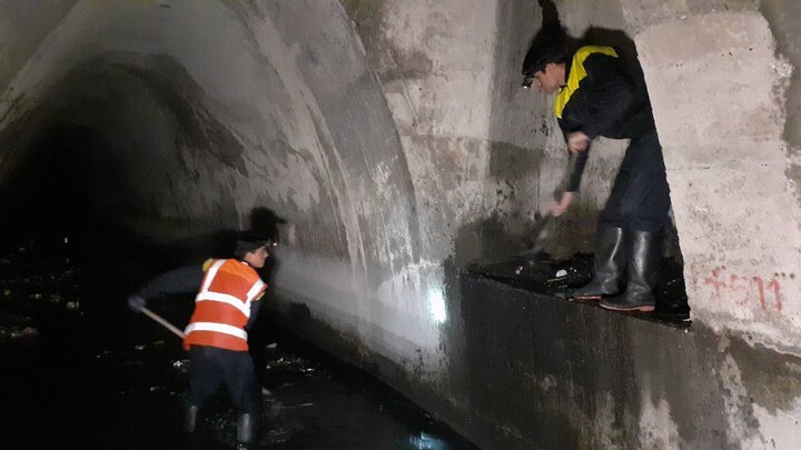 لایروبی و رسوب‌برداری از شبکه جمع‌آوری آب‌های سطحی در منطقه ۴