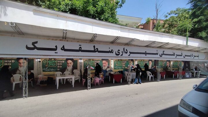  خدمات‌رسانی منطقه یک به زائرین حسینیه و بیت امام خمینی (ره) در جماران  