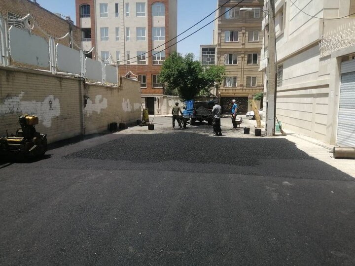 بهسازی خیابان شهید شیرنژاد منطقه ۱۵ با پخش ۲۲۸۰ تن آسفالت

