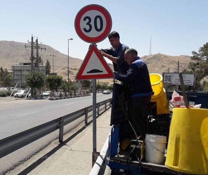 نصب تجهیزات ایمنی ترافیک در بزرگراه‌های شهید دوران و یاسینی
