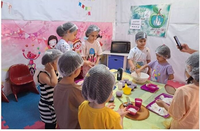 برگزاری کارگاه شیرینی‌پزی با کودک و جشنواره غذای سالم در منطقه۱۳