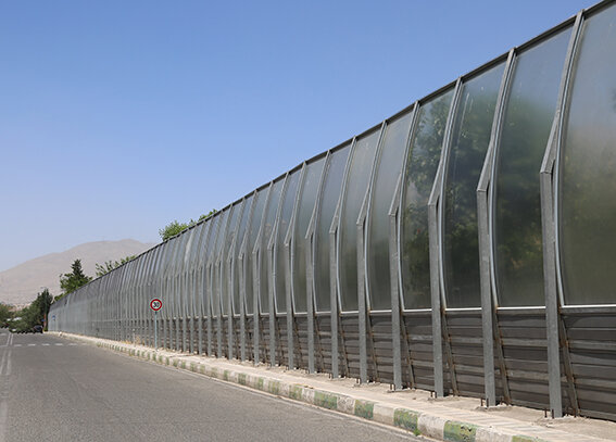 نصب و نوسازی دیوارهای صوتی در حاشیه بزرگراه شهید خرازی