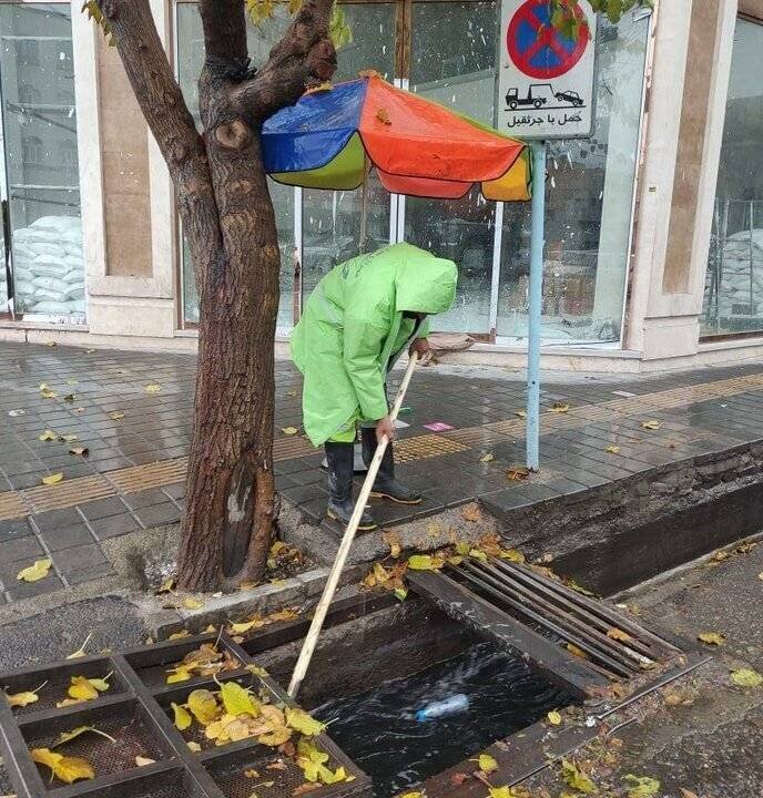 آماده‌باش شهرداری منطقه ۴ در پی پیش‌بینی باران