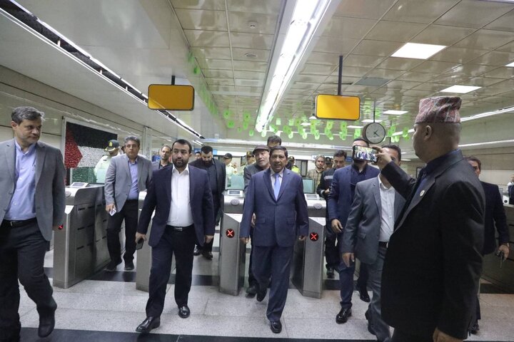 متروی تهران تحسین‌برانگیز است