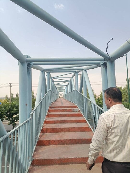 بازدید کارشناسان (HSE) از پل‌های عابر پیاده منطقه ۱۶ جهت رفع نقص‌های احتمالی