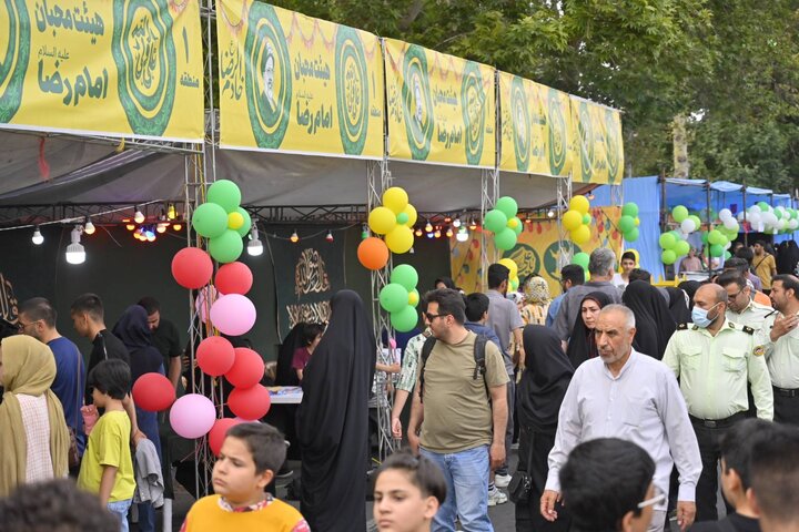  موکب محبان الرضا (ع) شهرداری منطقه یک میزبان شهروندان در جشن غدیر بود 