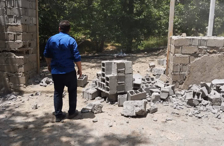 اجرای رای قضایی ساخت و سازهای غیرمجاز در روستای سنگان