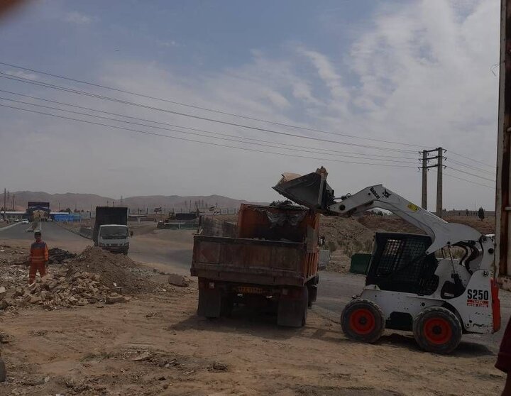 اتمام مرحله دوم پاکسازی زمین‌های بایر خیابان خاوران منطقه ۱۵