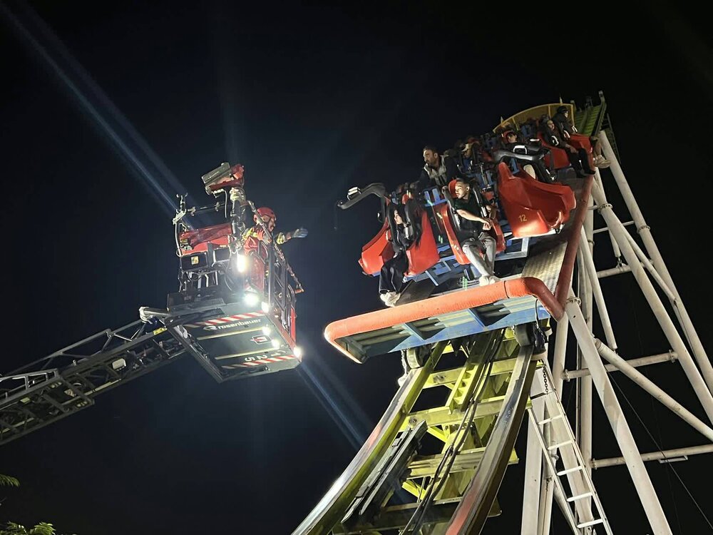 حادثه در شهربازی؛ ۱۵ نفر نجات پیدا کردند+فیلم