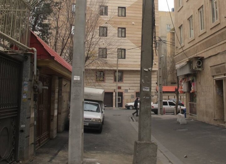 با حمایت مالی شهرداری تیرهای چراغ برق مزاحم در تهران جابجا می‌شوند