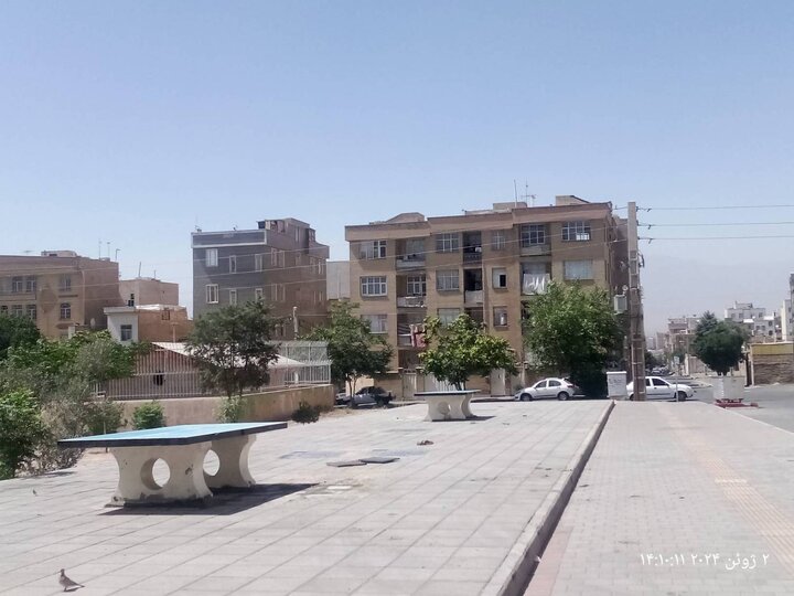 جانمایی و نصب ۶۱ مبلمان پارکی در منطقه ۱۵