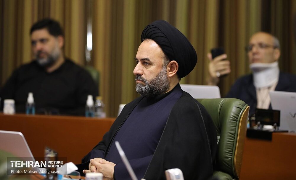 شایعهسازان در مورد اتوبوسهای برقی، سنگاندازهایی هستند که منافعشان به خطر افتاده است