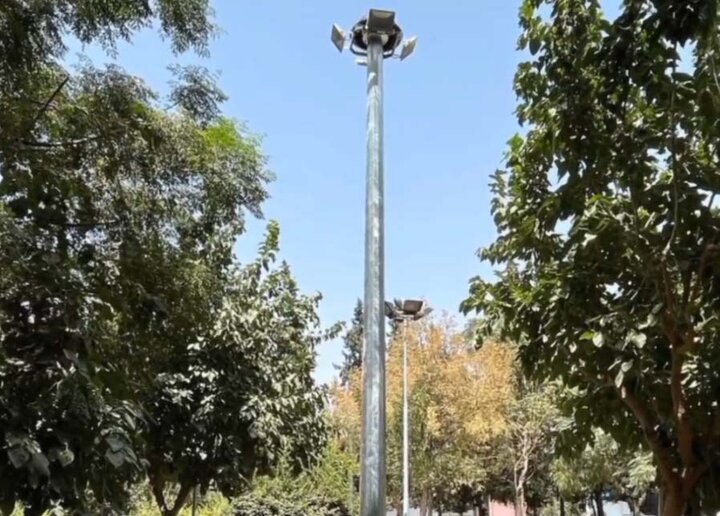 نصب ۱۷ پایه چراغ روشنایی در بوستان‌های مینیاتوری و هجرت در منطقه ۲۰