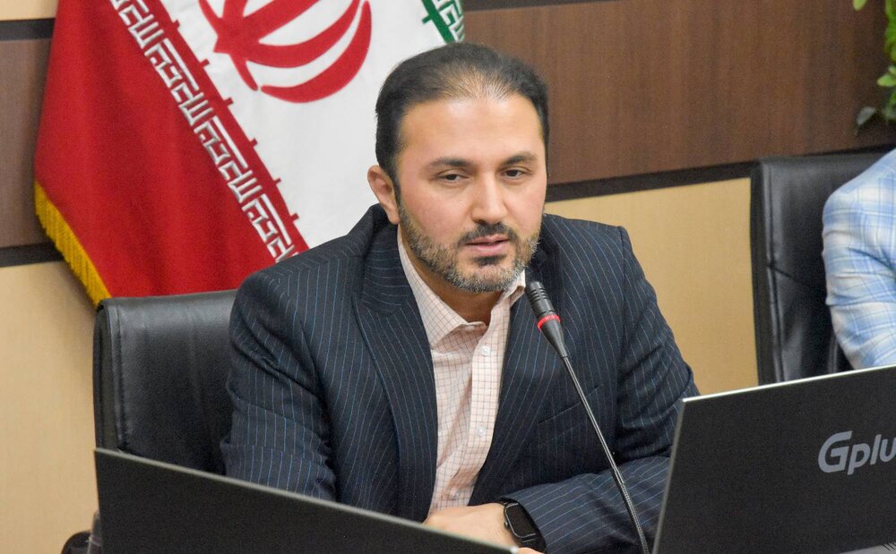 تیرهای چراغ برق مزاحم در منطقه ۱۴ جمعآوری میشود