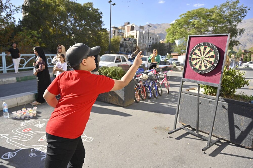 تنفس یک خیابان در روز بدون خودرو با اجرای برنامههای آموزشی و ورزشی