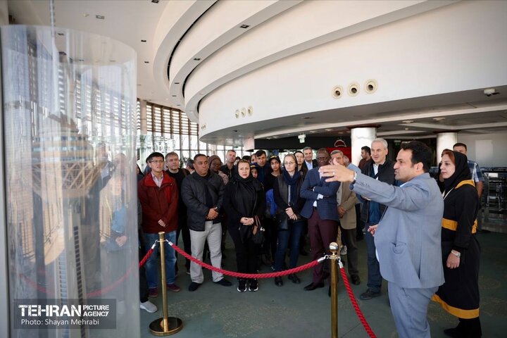 تور تهرانگردی وابستگان نظامی ۱۷ سفارتخانه خارجی مقیم تهران برگزار شد