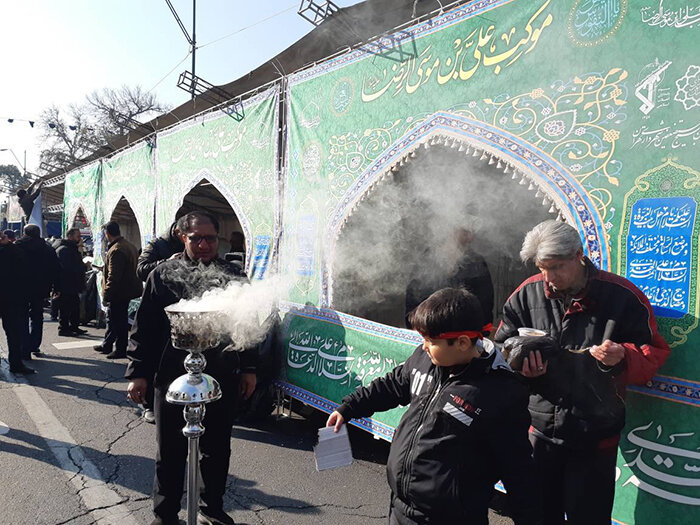 موکب‌های پذیرایی در مسیر تشییع ۱۰۰ شهید گمنام دوران دفاع مقدس برپا شد