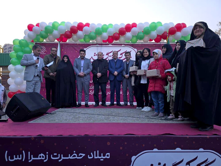 برگزاری جشن تجلیل از مقام مادر و روز زن در بازار میوه و تره‌بار دریاچه