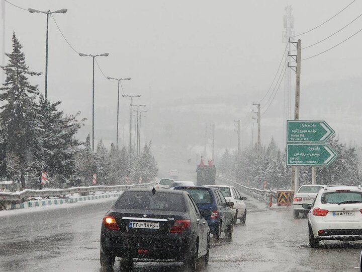 تردد روان و ایمن در معابر منطقه ۱۳ همزمان با بارش برف