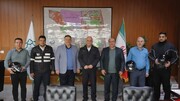 توزیع کلاه ایمنی بین موتورسواران منطقه ۱۶ با حضور مسئولان شهری و پلیس راهور