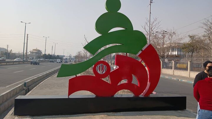 نصب ۸ هزار متر طول ریسه‌های تزئینی به مناسبت دهه فجر و نیمه شعبان در منطقه ۲۱