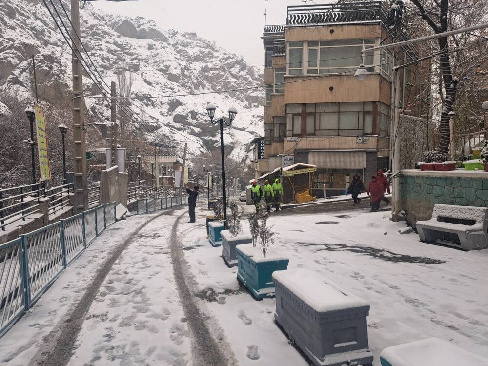 برفروبی محورهای کوهستانی برای حضور کوهنوردان