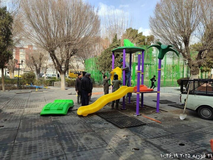 نصب تجهیزات بازی ایمن در بوستان کوثر منطقه ۱۲