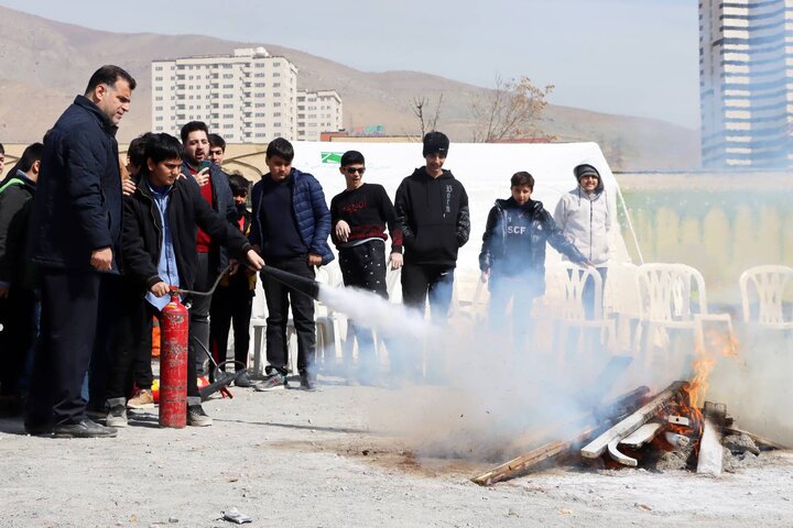 دانش‌آموزان منطقه ۲۲ سه‌شنبه آخر سال را ایمن برگزار می‌کنند