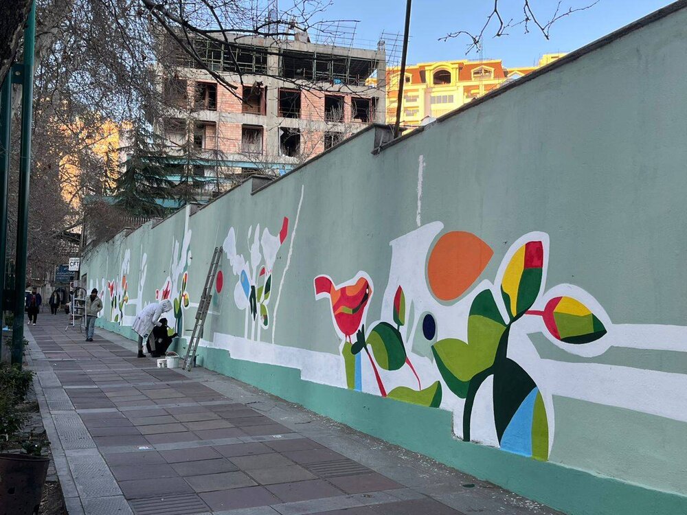 ۳۰ جداره شهری منطقه یک با نقاشی‌های نوروزی رنگ می‌گیرد