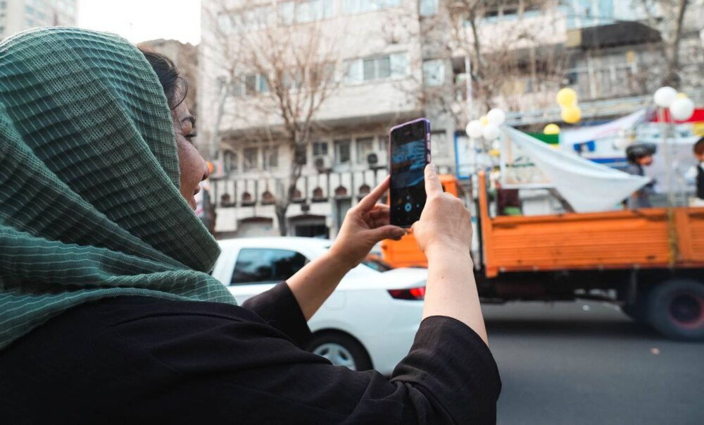 جشنوارهای با عروسکهای غولپیکر و موسیقی زنده در مسیر نوروزی به حرکت در آمد